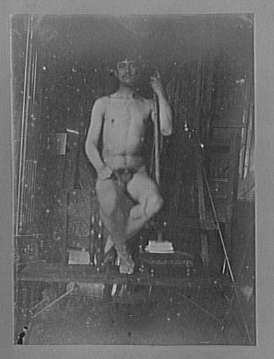 Modèle masculin dans l'atelier de Gustave Moreau : pose pour La Fleur mystique_0
