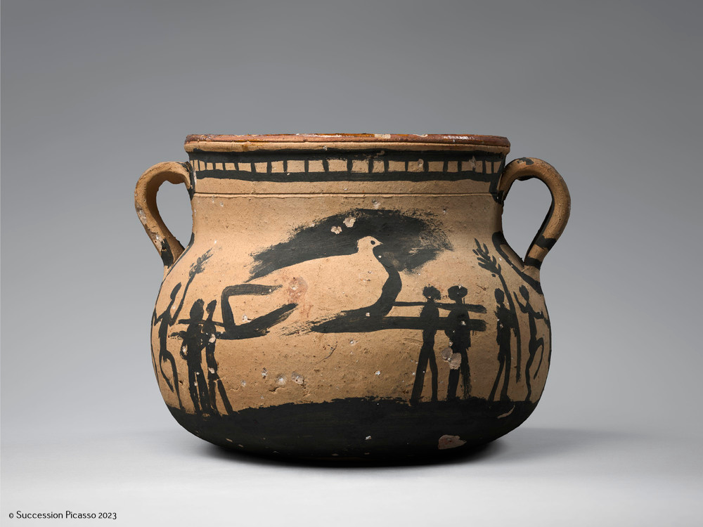 Pignate décorée d'une farandole et de personnages portant une colombe géante_0