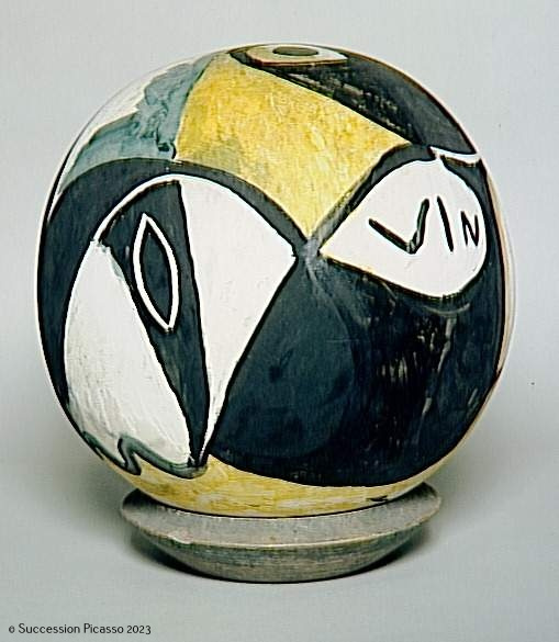 Sphère décorée d'une nature morte à la bouteille de vin_0