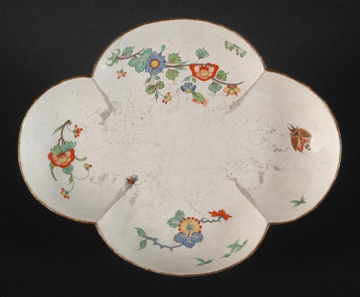 Ecuelle à décor polychrome Kakiemon dit au 'hanneton'_2