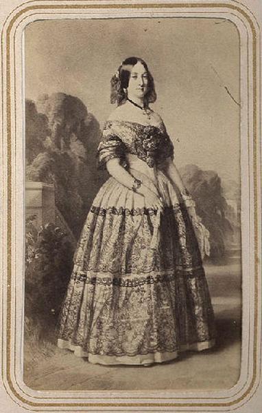 Portrait de la duchesse de Montpensier, en pied, reproduction d'après Winterhalter_0