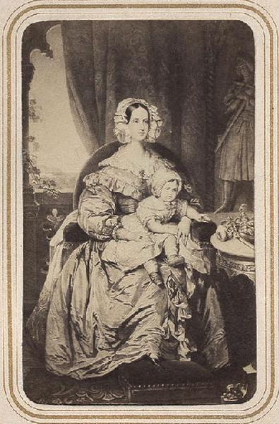 Portrait de Marie d'Orléans, duchesse de Wurtemberg (1813-1839), tenant sur ses genoux son fils Philippe dans les langes_0