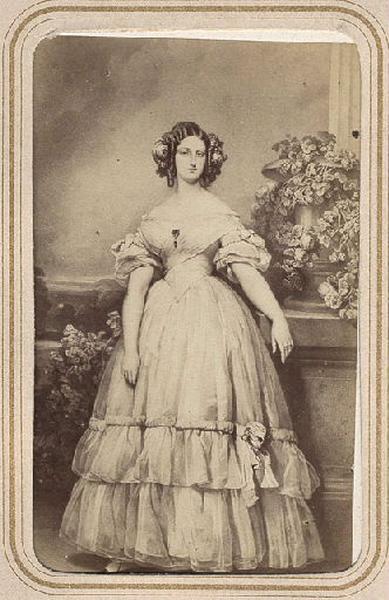 Portrait de Clémentine d'Orléans, duchesse de Saxe-Cobourg-Gotha (1817-1907) en pied, reproduction d'après Winterhalter, Franz Xaver Winterhalter, 19e siècle