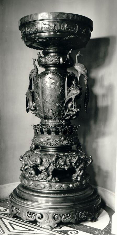 Grand vase japonais en bronze_0