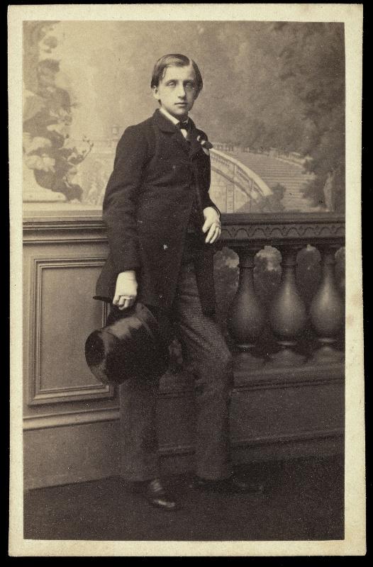 Louis-Philippe Marie Léopold, prince de Condé (Saint-Cloud, 1845 ; Sydney, 1866) en pied, Mayer Brothers, 1858-1862