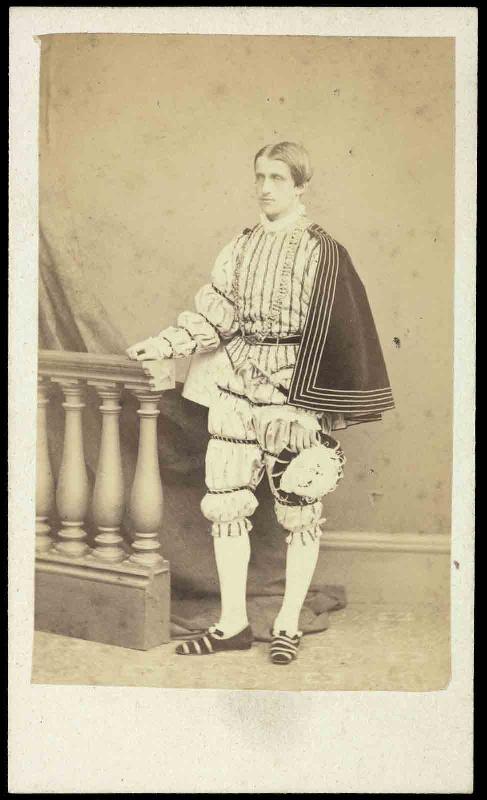 Louis-Philippe Marie Léopold, prince de Condé (Saint-Cloud, 1845 ; Sydney, 1866), en pied, costumé, Samuel Heer-Tschudi, 1860-1866