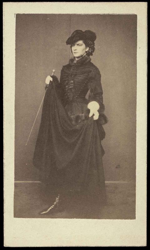 Portrait de Marie Sophie Amélie, duchesse en Bavière (Munich, 1841-Munich, 1925), soeur de Sissi et dernière reine des Deux-Siciles (1859-1861) ; Album de 171 photographies, Henry Hering, 19e siècle