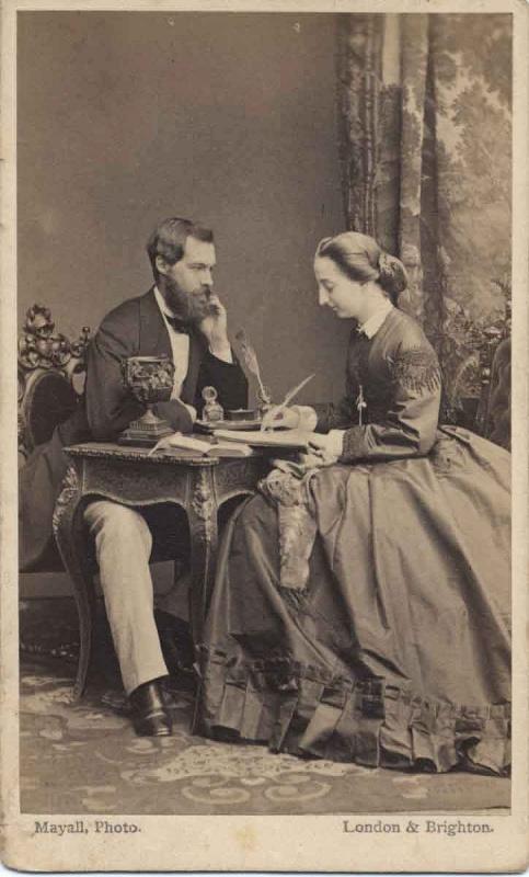 Double portrait de Philippe d'Orléans, comte de Paris (Paris, 1838 ; Stowe House,1894) et Isabelle d'Orléans, comtesse de Paris (Séville,1848 ; Villamanrique de la Condesa, 1919), écrivant à sa table, John Jabez Edwin Mayall