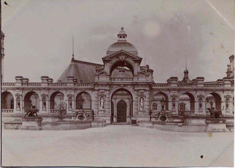 Château de Chantilly ; Album de 100 photographies représentant le Domaine de Chantilly après 1900, dans une reliure de chagrin vert, 1900 après
