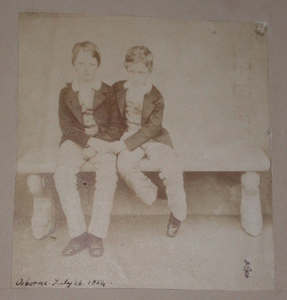 Gaston d'Orléans, comte d'Eu, (1842-1922) et son frère Ferdinand d'Orléans, duc d'Alençon (1844-1910)_0