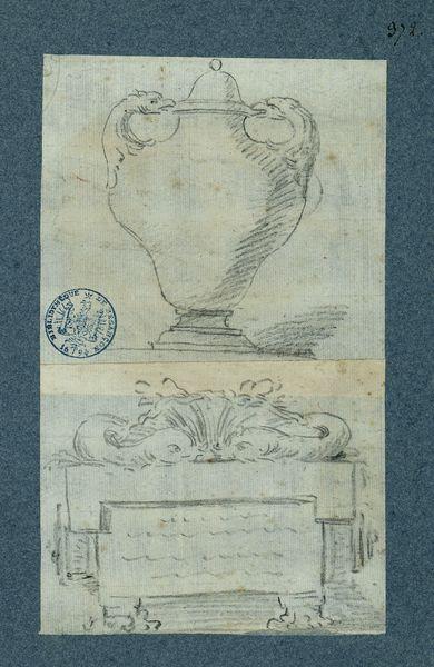 Urne antique avec couvercle. Stèle décorée de deux dauphins_0