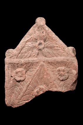 Fragment de stèle plaque