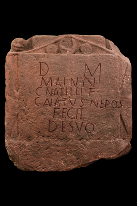 Stèle plaque avec inscription dédiée à Mainnus, 4e quart 2e siècle, 1ère moitié 3e siècle
