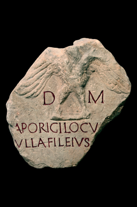 Stèle plaque fragmentaire avec inscription_0