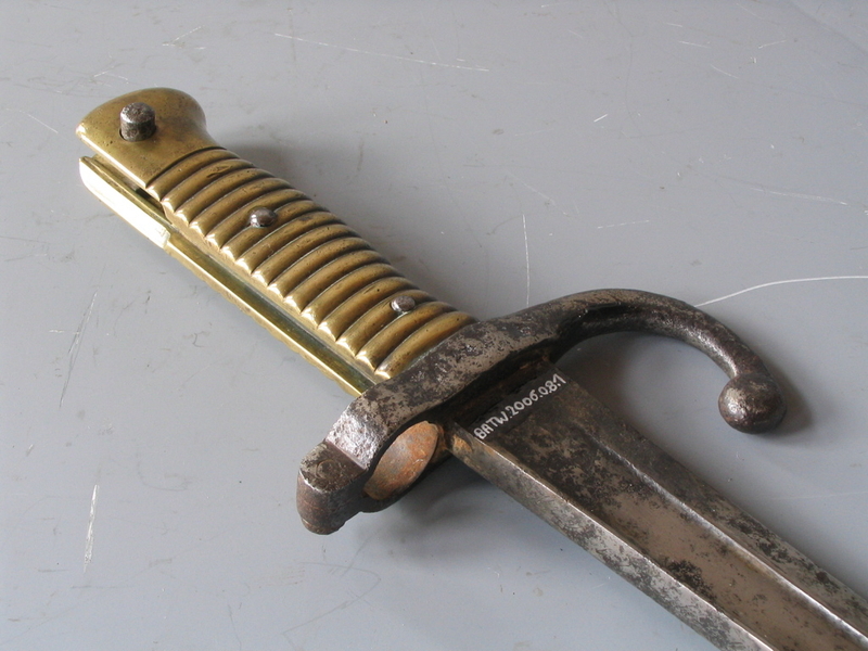 Baïonnette, fourreau d'arme blanche_2