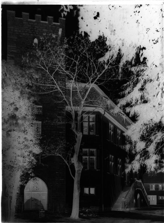 Château de Woerth : vue sur la tour et façade principale (titre factice), frères et cie Grieshaber, 1925 après