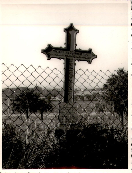 Tombe du Lieutenant von Heineccius (titre factice), 20e siècle (moitiée)