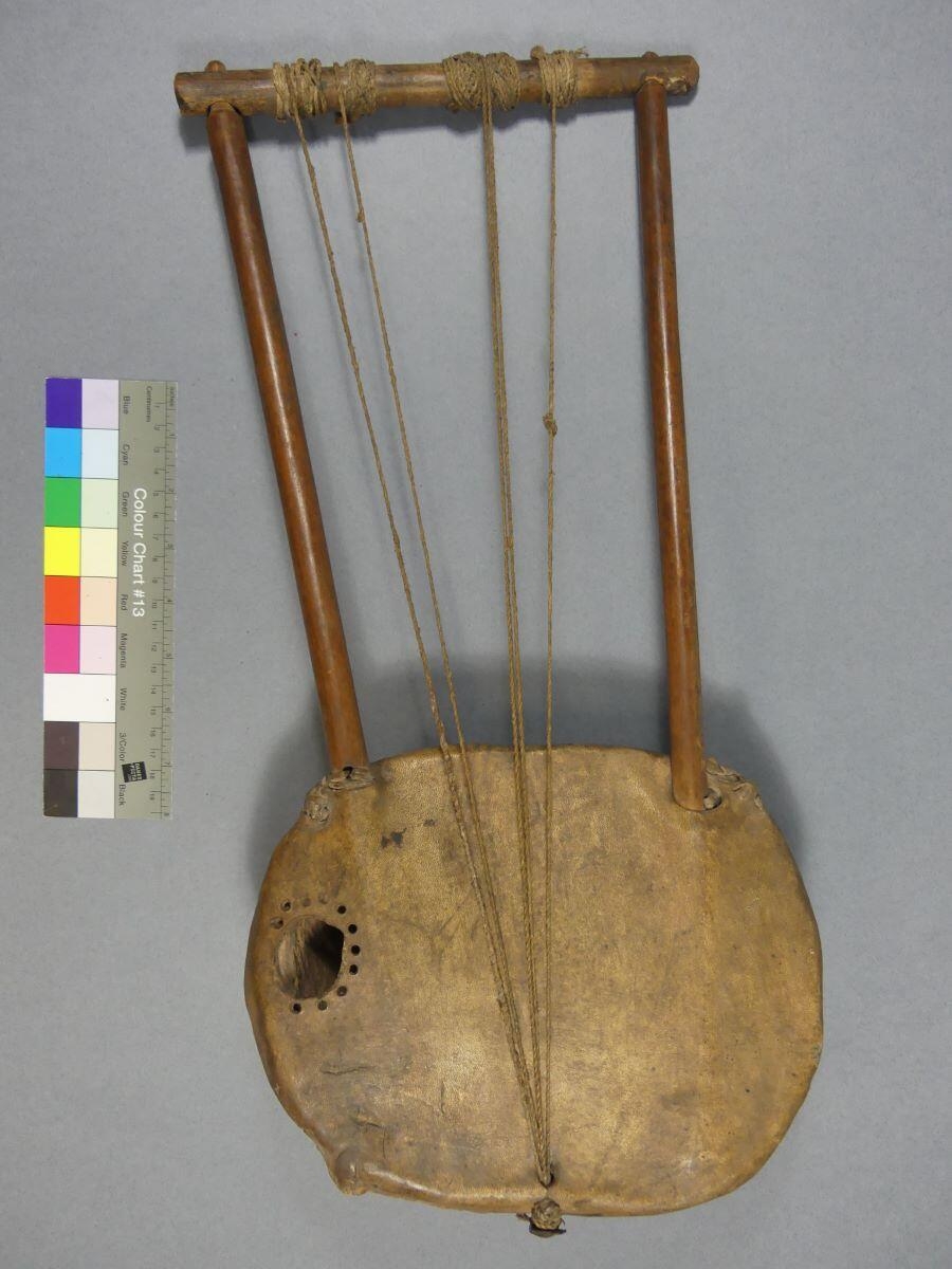 Lyre, instrument à cordes_0