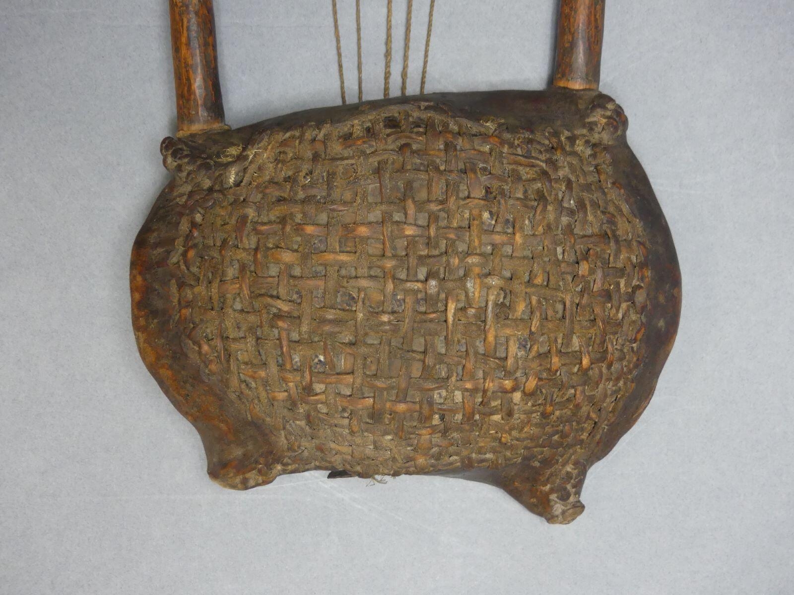 Lyre, instrument à cordes_1