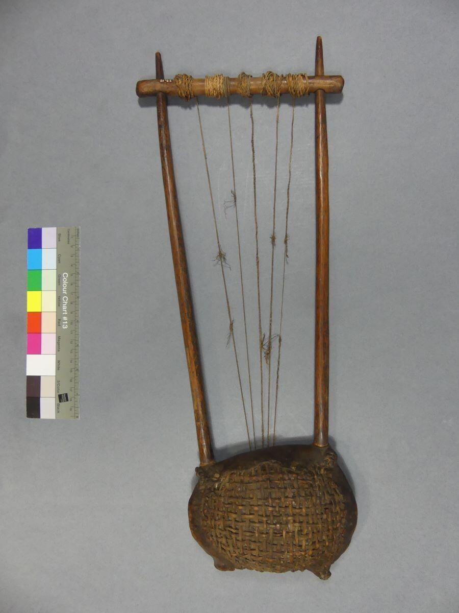 Lyre, instrument à cordes_0