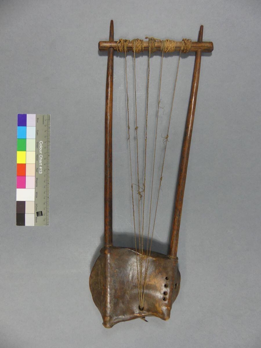 Lyre, instrument à cordes_2