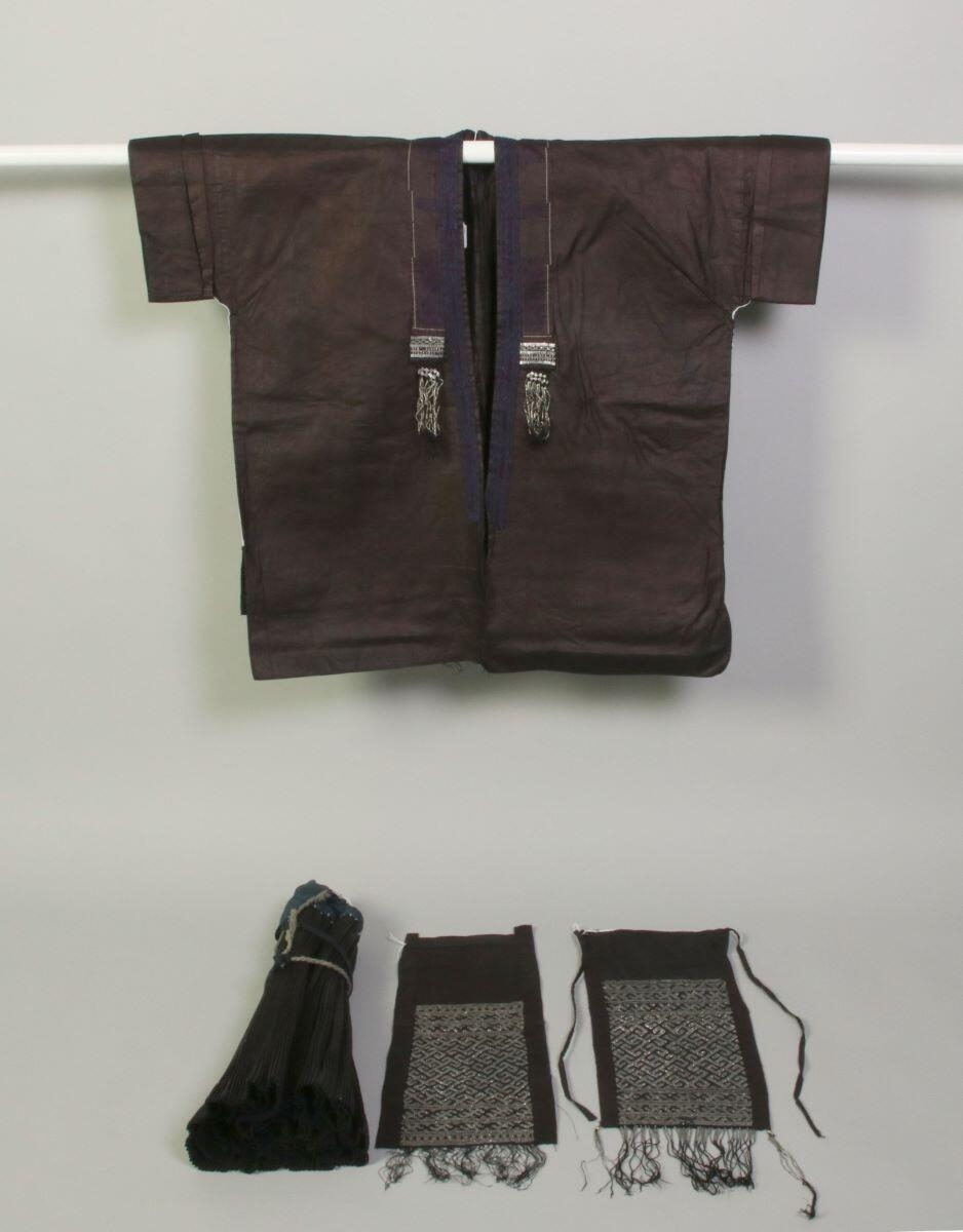 Costume de femme, veste, jupe, tablier (ensemble)_0