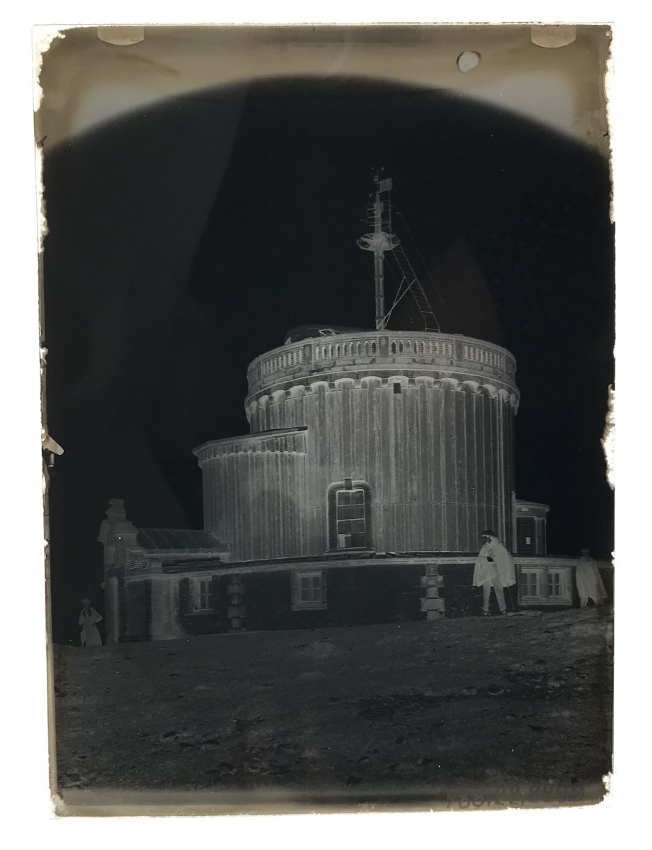 Ancien observatoire, sommet du Puy-de-Dôme (titre factice) — Gaston Charvilhat