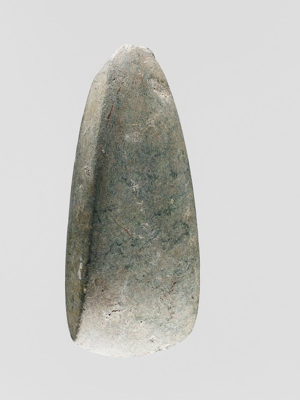 Hache polie du néolithique_0