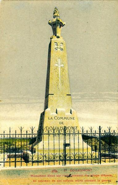 57 DOUAUMONT / Monument élevé sur l'emplacement du village disparu, / en souvenir de ses enfants morts pendant la guerre (titre inscrit)_0