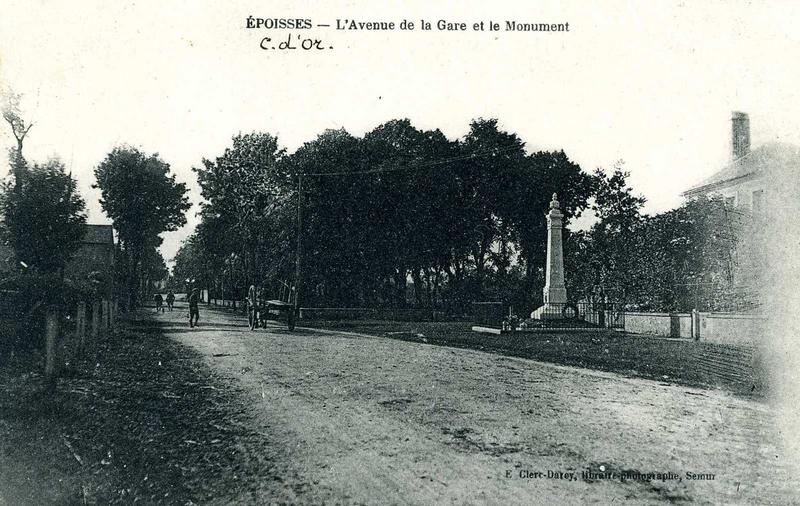EPOISSES - L'Avenue de la Gare et le Monument (titre inscrit)_0