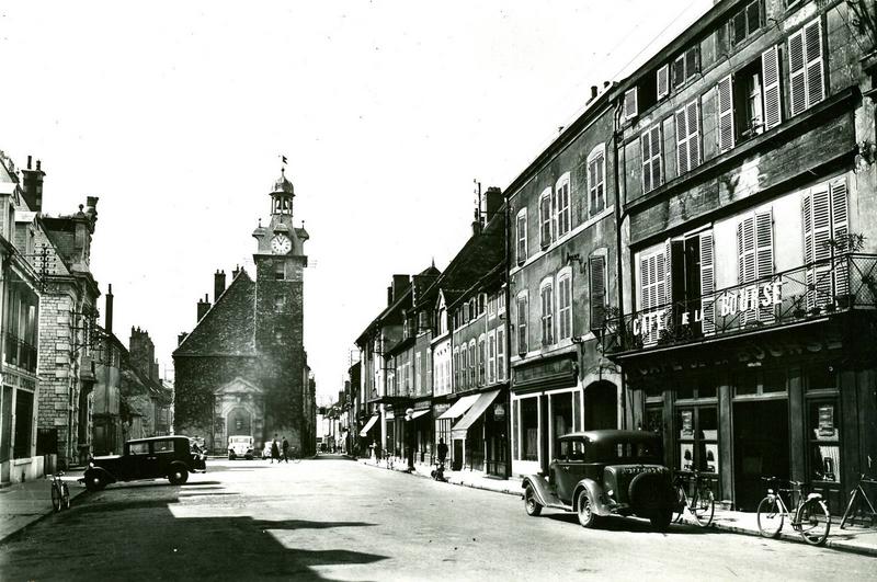 NUITS SAINT - GEORGES (Côte d'Or) / Place du Beffroy (titre inscrit)_0