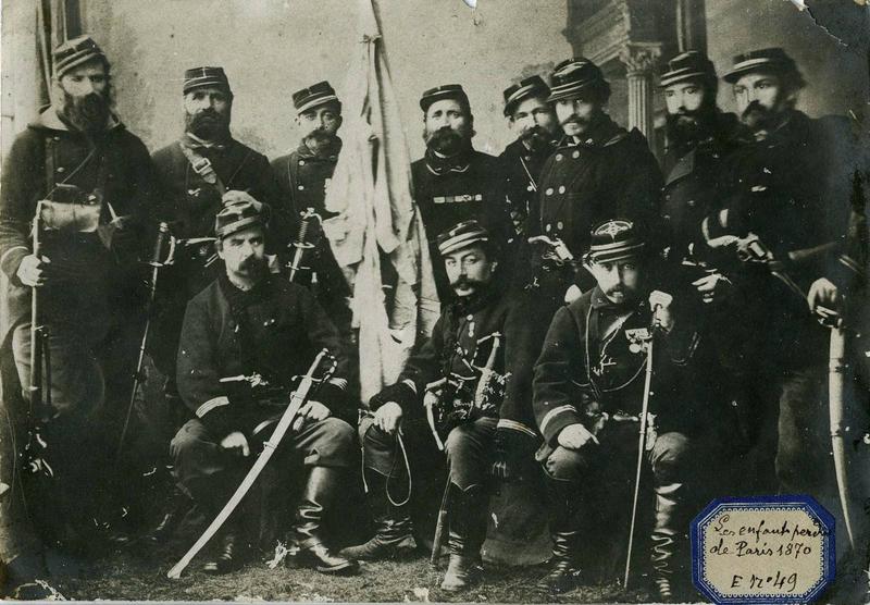 Officiers du Bataillon de soutien de l'artillerie / Les Enfants perdus de Paris (titre manuscrit)_0