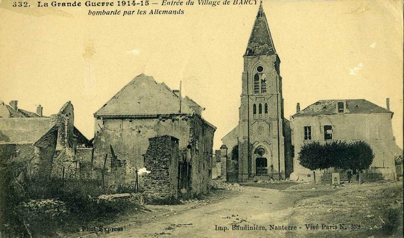 332. La Grande Guerre 1914-15 - Entrée du village de BARCY / bombardé par les Allemands (titre inscrit)_0
