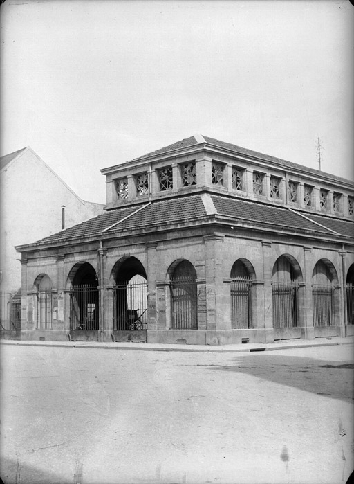 Marché couvert, face et angle droit, jusqu'au milieu du côté (titre usuel), Jules Misserey, 1906 après