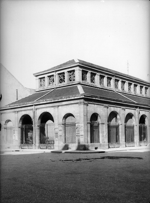 Marché couvert, face et angle droit, jusqu'au milieu du côté (titre usuel), Jules Misserey, 1906 après