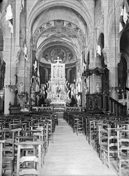 Eglise St Denis, vue intérieure, nef et choeur décorés de drapeaux 23/11/1919 (titre usuel), Jules Misserey, 1919 /11 /23