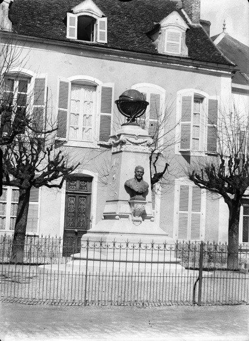 Buste F. Tisserand (place du Cratère St Georges) (titre usuel), Jules Misserey