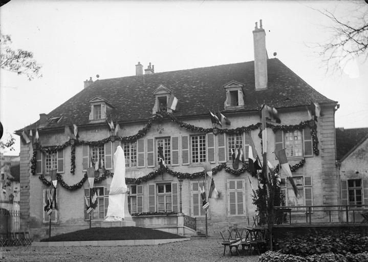 Nuits-Saint-Georges - Inauguration du monument aux mort (titre usuel), Jules Misserey, 1921