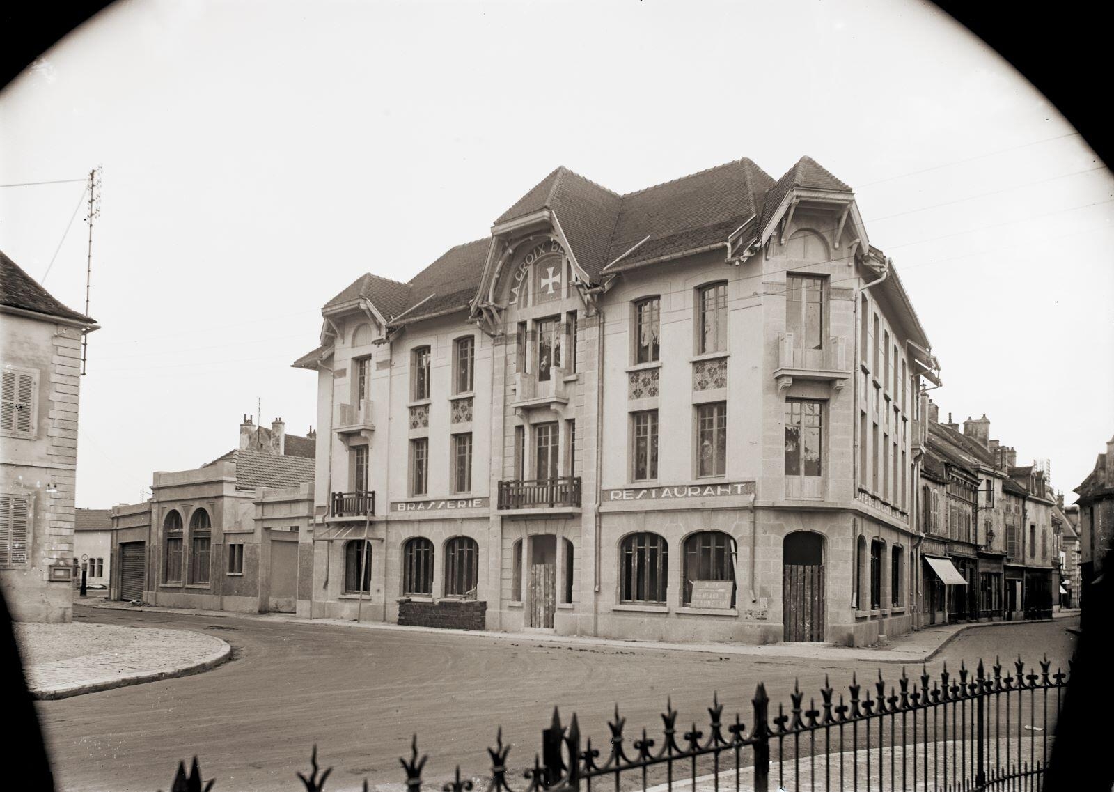 Nuits-Saint-Georges - Hôtel restaurant "La Croix Blanche" (titre usuel), Jules Misserey, 1ère moitié 20e siècle