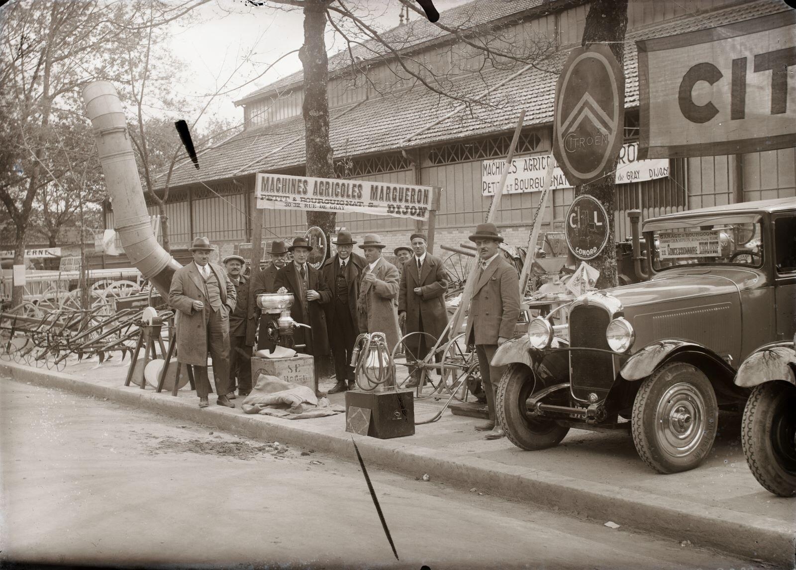 Nuits-Saint-Georges - Autour des halles, foire exposition de matériel agricole (titre usuel), Jules Misserey, 1926-1941