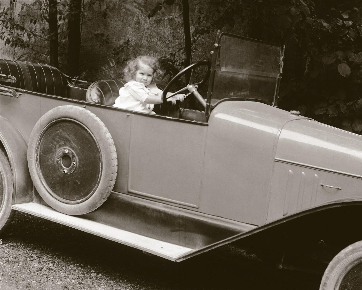 Portrait d'enfant dans une voiture (titre usuel), Jules Misserey, 1919 de,1920 à