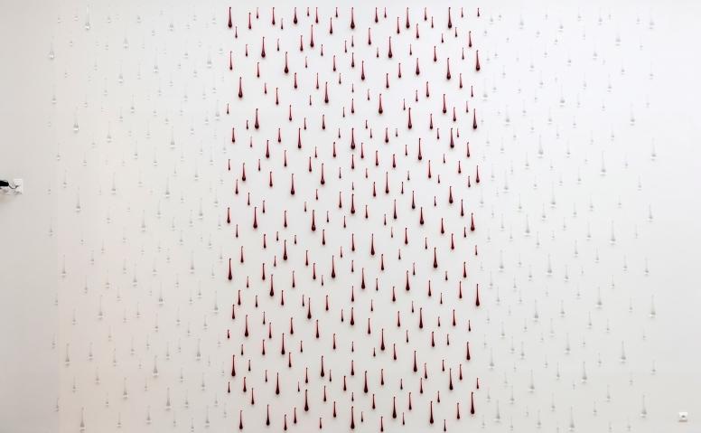 Du sang et des larmes, Hélène Mugot, 2004
