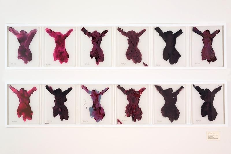 Christ d'or rouge, Cécile Marie, 1998