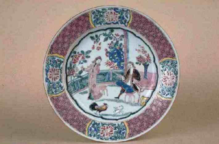 Un européen et une femme en robe chinoise_0