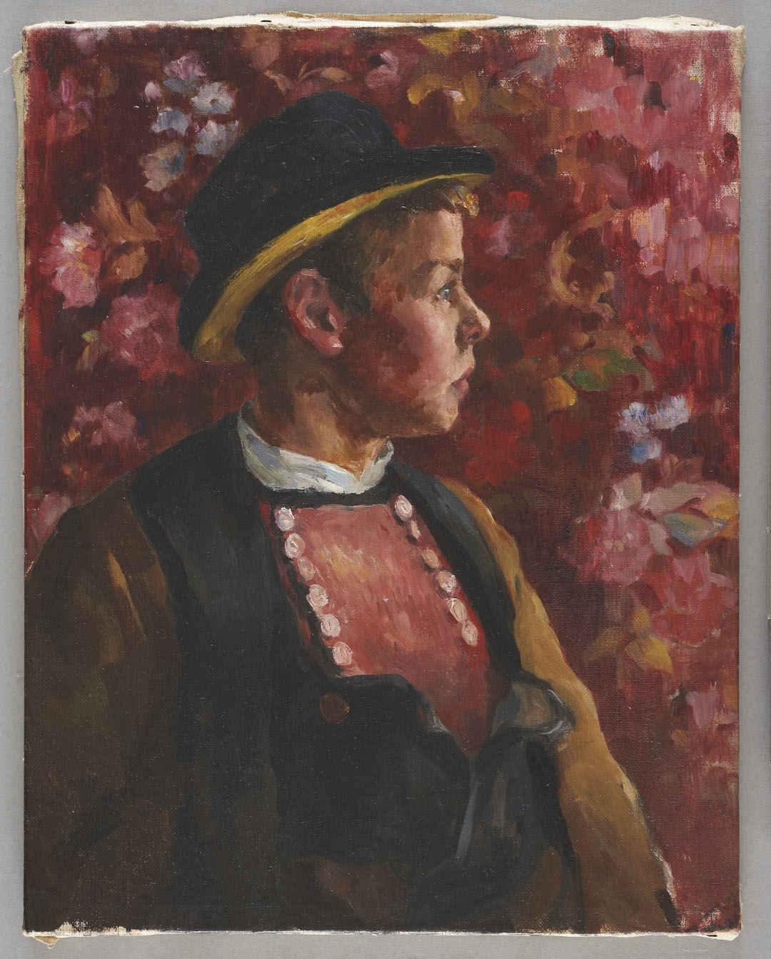 Portrait de jeune garçon en costume breton sur fond rouge ; Garçon sur fond de lit clos (titre d'exposition), Jeanne-Marie Barbey, 20e siècle