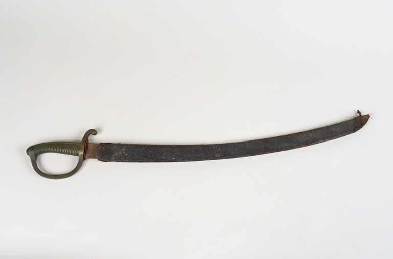 Sabre briquet et son fourreau_0
