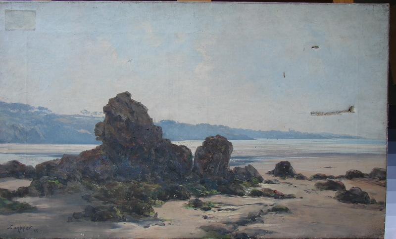 La côte de Douarnenez vue de la plage du Ris, marée basse avec grosse roche au 2nd plan._0