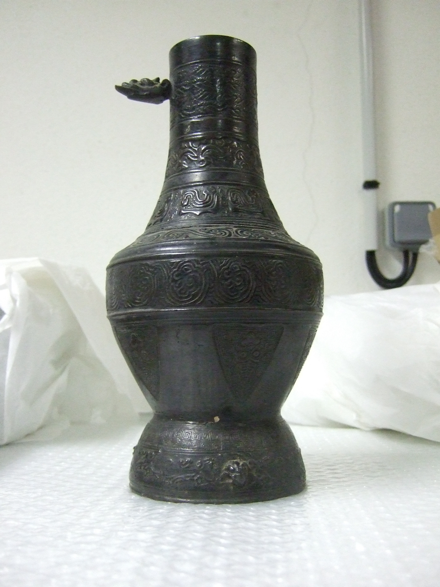 Vase archaïsant en deux parties emboîtées. (titre factice)_0