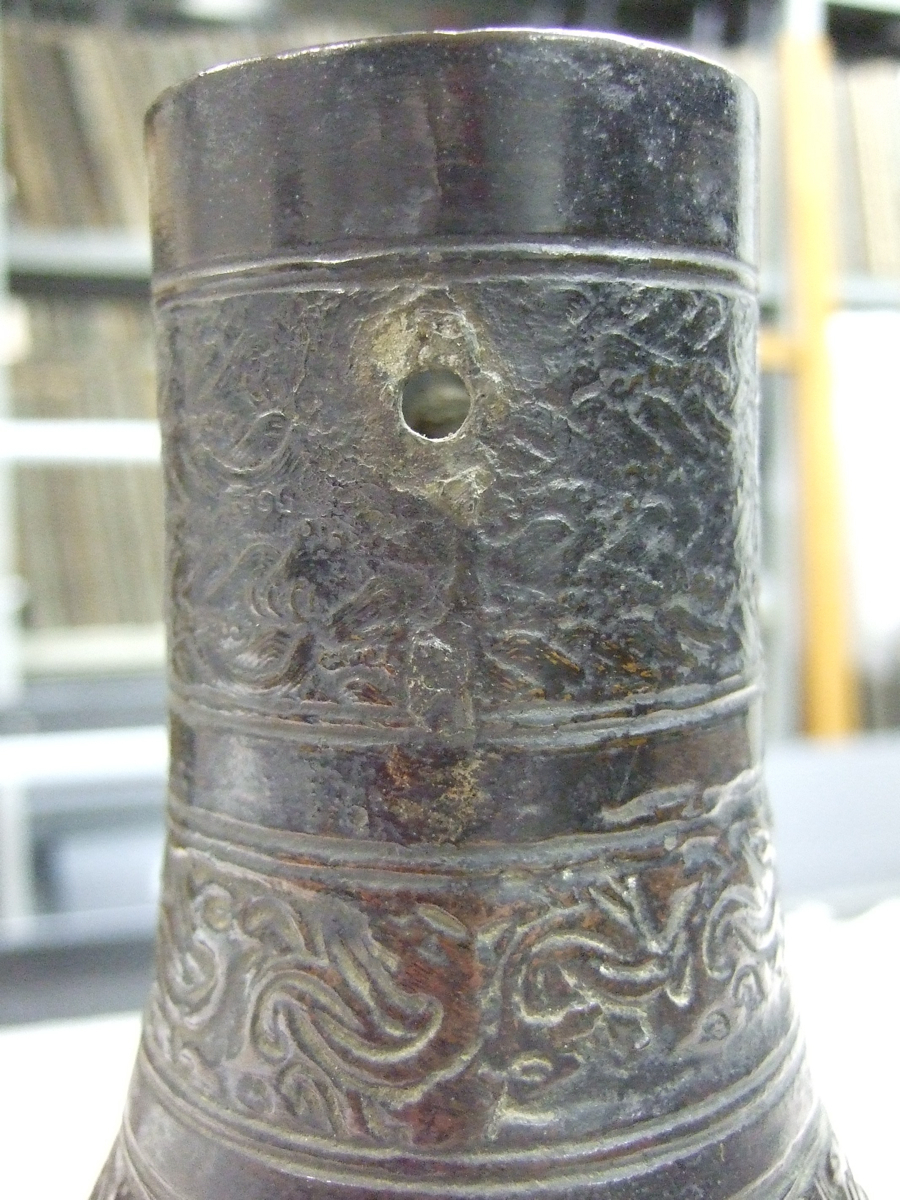 Vase archaïsant en deux parties emboîtées. (titre factice)_2