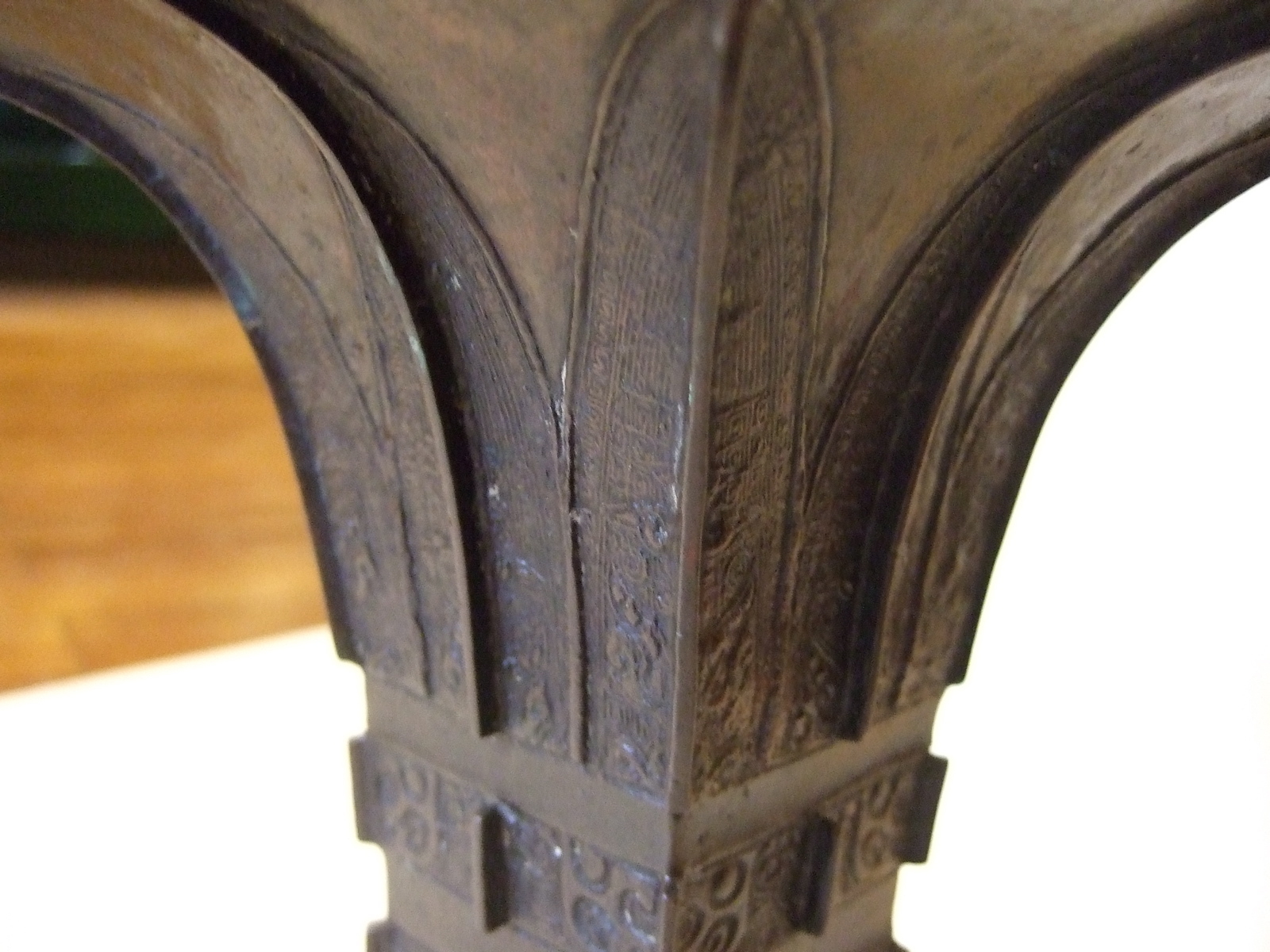Grand vase fangzun archaïsant. (titre factice)_2